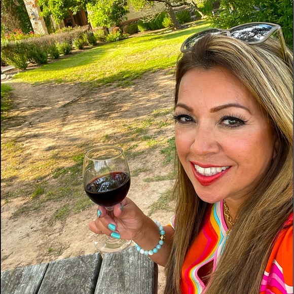 Meet your Posher, Irene - Picture 1 of 2